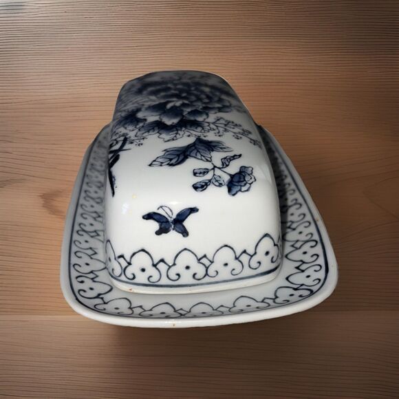 Hung Arts Blue White Floral Ceramic Butter Dish with Lid Made In Hong Kong - Picture 6 of 16